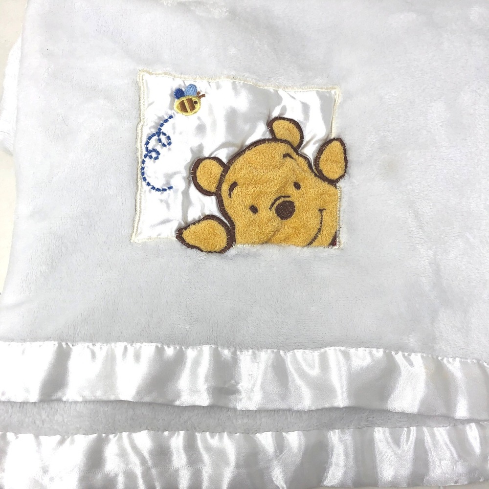 Disney Winnie the Pooh Baby Blanket White Plush Satin Trim Bee 28x38"